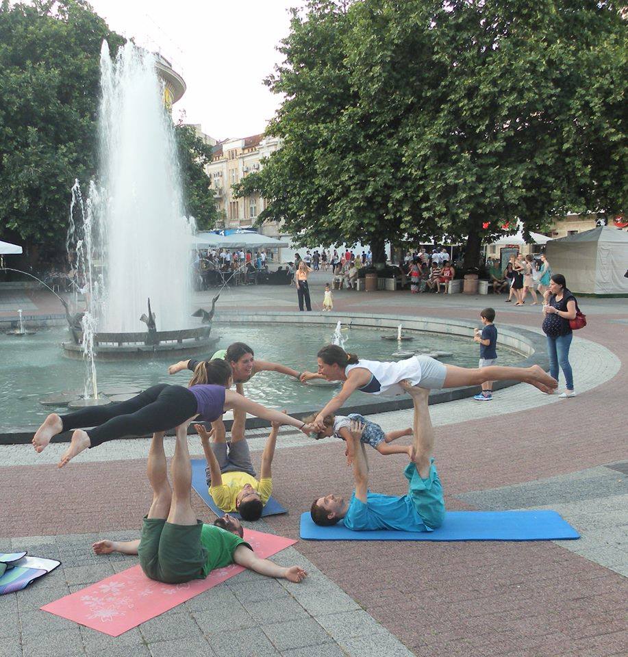 Acro Yoga